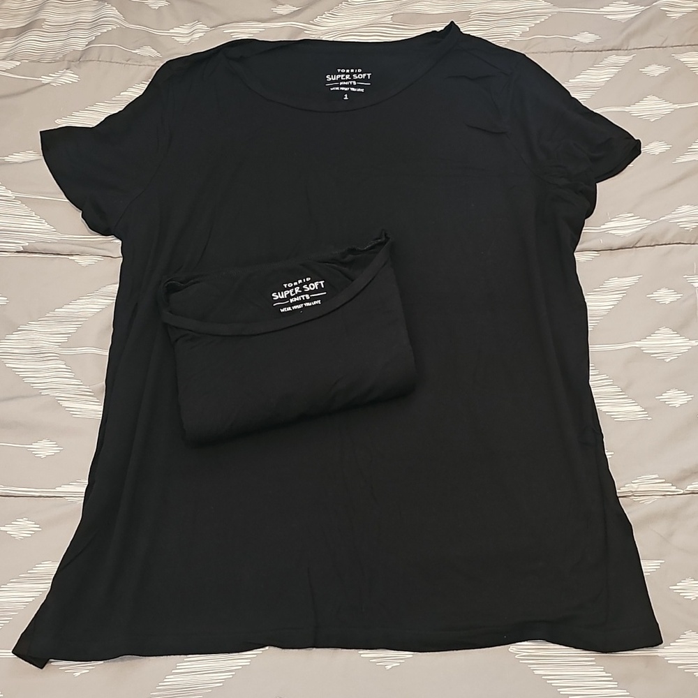Bundle Of 2!!!! Torrid Ladies Size 1 - Black Super Soft Crew Tee